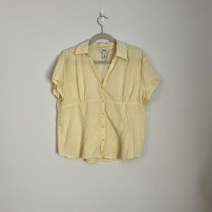 Cute XL Yellow Cottage-Core Yellow Button Top